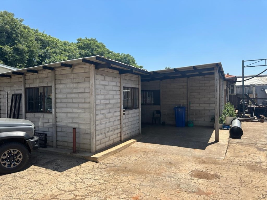 To Let commercial Property for Rent in Oos Einde North West